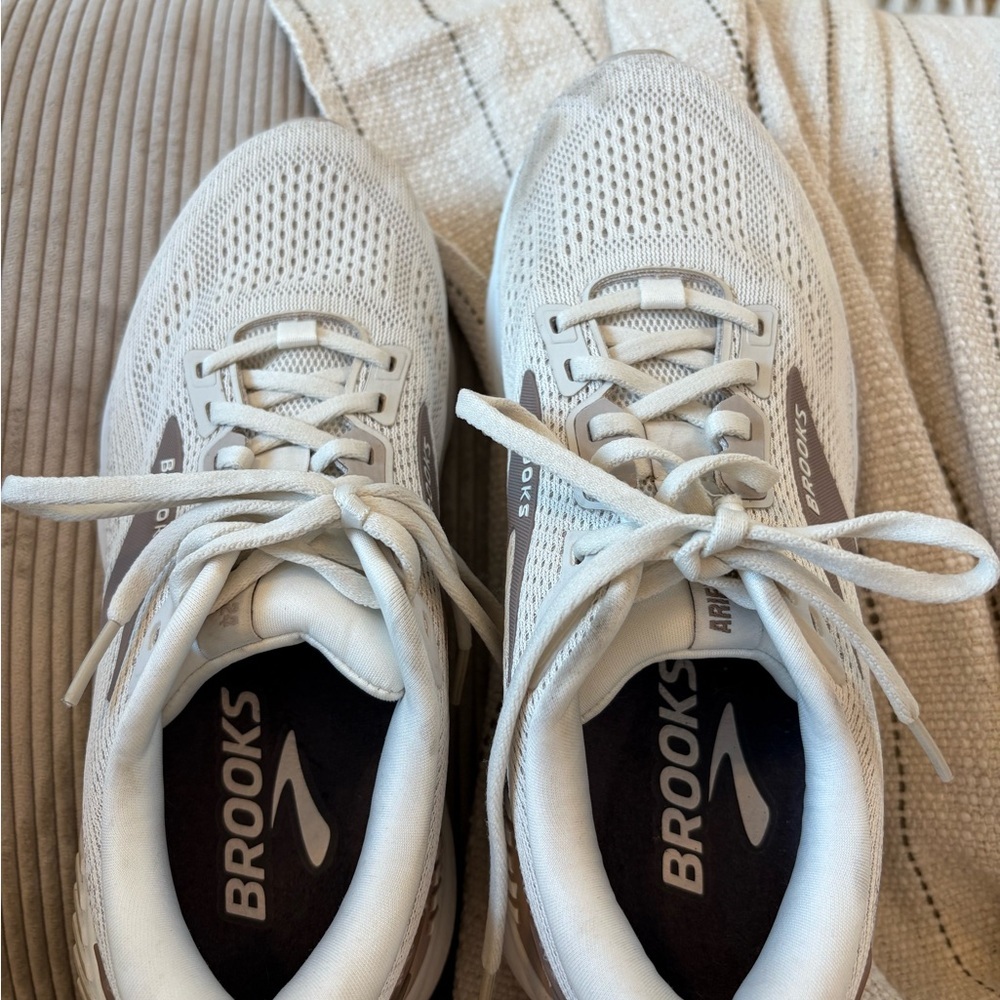 Brooks Cream Athletic Shoes - Picture 2 of 4